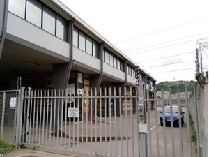 492 m² Office Space in Springfield Park