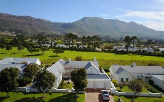 4 Bedroom House in Steenberg Golf Estate
