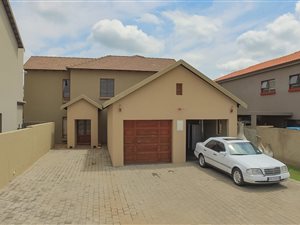 5 Bed Townhouse in Theresa Park