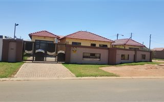 2 Bedroom House in Bram Fisherville
