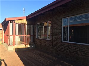 3 Bed Townhouse in Middelburg South