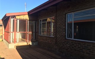 3 Bedroom Townhouse in Middelburg South