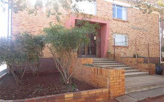 2 Bedroom House in Vanderbijlpark Central