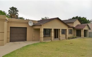 3 Bedroom House in Dal Fouche