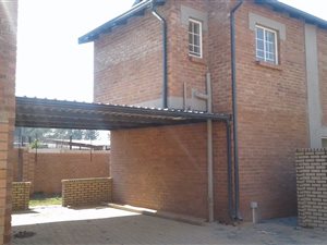 2 Bedroom Townhouse in Raslouw