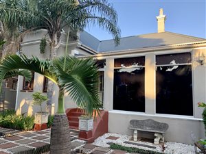 140 m² Commercial space in Glenwood