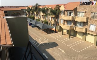 2 Bedroom Apartment in Rooihuiskraal North