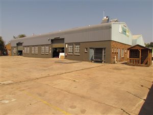 895 m² Industrial space in Rosslyn