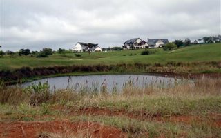 811 m² Land available in Cotswold Downs Estate