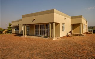 6 Bedroom House in Randjesfontein