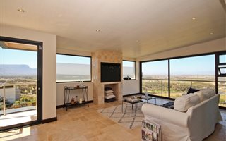 5 Bedroom House in Stonehurst Mountain Estate