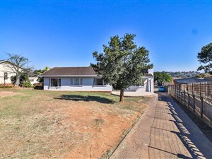 4 Bed House in Bisley