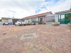 4 Bed House in Rugby