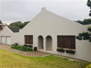 4 Bed House in Bonza Bay