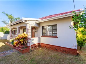 3 Bed House in Manor Gardens