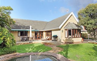 3 Bedroom House in Bergvliet