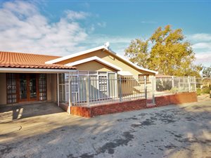3 Bed House in Oudtshoorn Central
