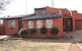 4 Bedroom House in Roodekrans
