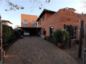 6 Bed House in Crown Gardens