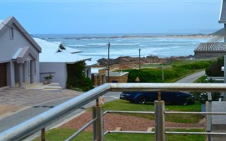 4 Bedroom House in Buffels Bay