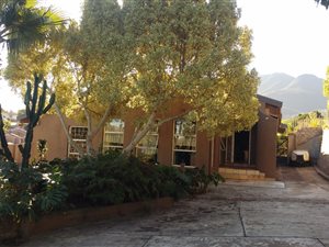4 Bed House in Blommekloof