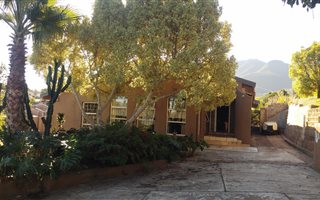 4 Bedroom House in Blommekloof