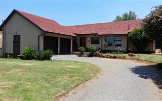 4 Bedroom House in Glenanda