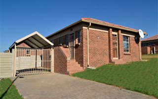 2 Bedroom House in Olievenhoutbos