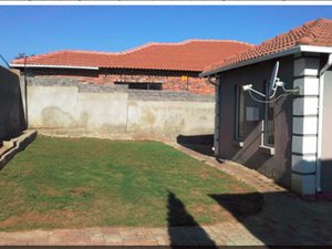 2 Bed House in Cosmo City