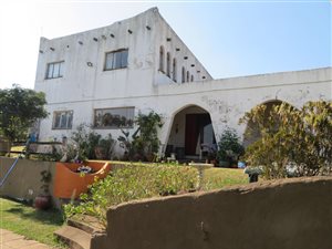 15 Bed House in Assagay