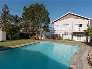 8 Bed House in Kleinmond