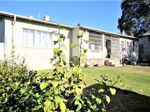 6 Bed House in Oatlands