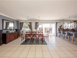 5 Bed House in West Beach
