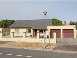 3 Bed House in Sanddrift