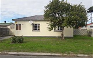 6 Bedroom House in Ruyterwacht