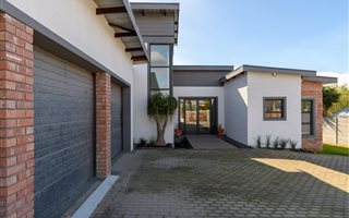 4 Bedroom House in Durmonte