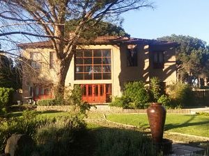 3 Bed House in High Riding Country Estate