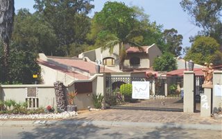 6 Bedroom House in Olivedale