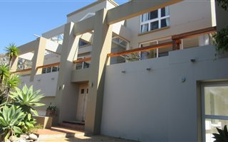 7 Bedroom House in Hermanus Heights