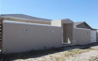 3 Bedroom House in Grassy Park