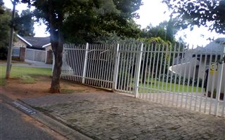 3 Bedroom House in Vanderbijlpark CE5