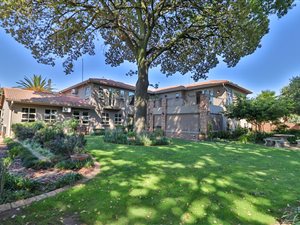 5 Bed House in Lakefield