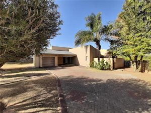 4 Bed House in Schuinshoogte
