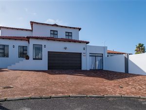 7 Bed House in Amandelsig