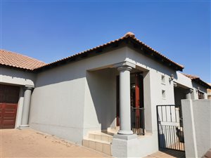 3 Bed Duet in Thatchfield