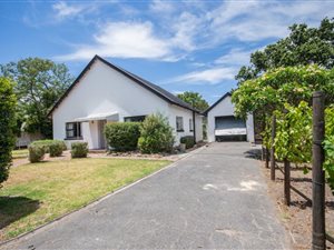 2 Bed House in Stuarts Hill