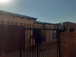 3 Bed House in Roodekop