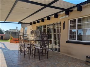 4 Bed House in Daggafontein