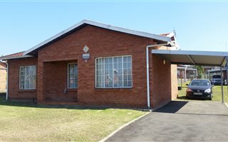 3 Bedroom Simplex in Lincoln Meade