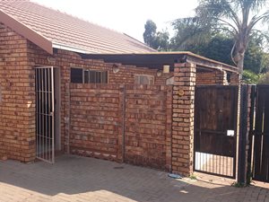 3 Bed Townhouse in Rietvalleipark